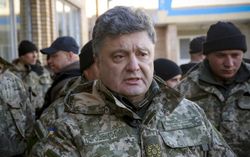 Это фарс под дулами танков и автоматов – Порошенко о выборах в Донбассе