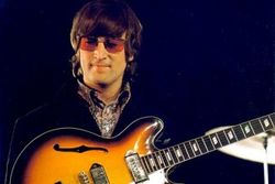 Гитару Джона Леннона продали на аукционе