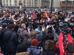 Антивоенный митинг в Москве: сотни задержанных россиян