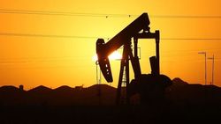 Стоимость нефти упала ниже 47 долларов и потянула за собой рубль