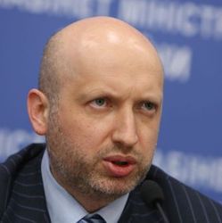 Турчинов пригрозил России "тройной ценой" за оккупацию части Украины