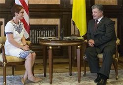 Порошенко поздравил Трампа и пригласил его в Украину