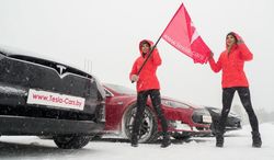 Белорусским автолюбителям объяснили, как управлять электрокаром Tesla зимой 