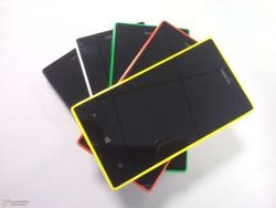 На «живых» фото засветился смартфон Nokia Lumia 830 