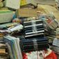 В Узбекистане учащихся заставляют покупать книги Каримова