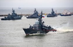 Боевые корабли России проводят учения в Балтийском море