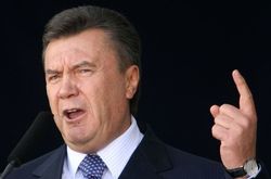 Януковича в Запорожье встречали  казаки и медики - что удивило последних