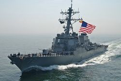 Военный корабль США обстрелял группу иранских катеров
