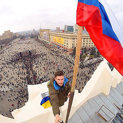 В Харькове над ТЦ сняли флаг России