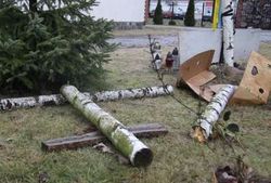В Польше разрушили крест в память о погибших на киевском Майдане