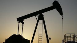 Сланцевая революция заставила экспертов пересмотреть прогнозы цен на нефть 