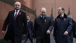 Додон с Путиным и Медведевым на Красной площади