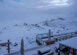 Природа удивила: Саудовскую Аравию накрыл мороз со снегом