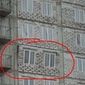 ВКонтакте опубликовали фото с выпавшей частью стены дома из-за урагана