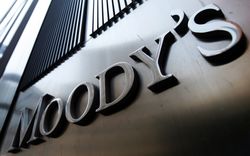 Рейтинг 28 банков понизило агентство Moody's