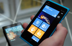 Почему смартфон Nokia Lumia 900 в США подешевел вдвое