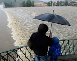 Дунай ставит столетний рекорд по уровню воды - угроза нарастает