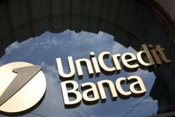 Акции банка UniCredit упали почти на 13%