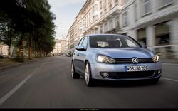 Новое поколение VW Golf покажут осенью этого года