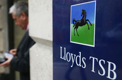 Lloyds лишит бонусов своих менеджеров