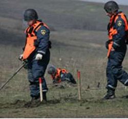 Саперы уничтожили бомбу на сельской дороге в Дагестане