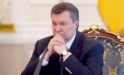 Янукович пригласил в Украину Олланда