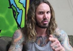 Нравы шоубиза: лидер As I Lay Dying арестован за «заказ» жены