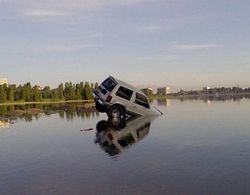 утонувший автомобиль