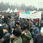 Чего требуют митингующие в Кыргызстане?