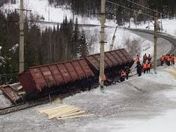 В Бурятии сошли с рельс 26 вагонов целлюлозы. Причины и последствия