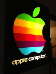 Топ-менеджеры Apple продали своих акций на 86,5 млн. долларов