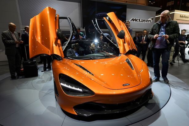 People-look-at-a-McLaren-720S-on-display