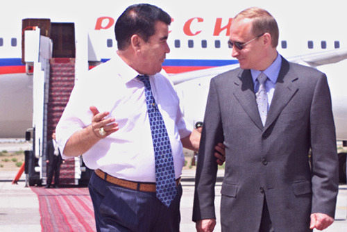 Vladimir_Putin_with_Saparmurat_Niyazov-2