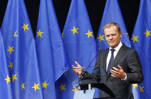 donaldtusk_eu_flags.jpg