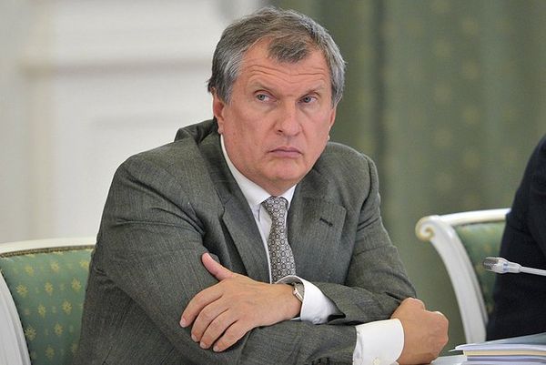 600px-Igor_Sechin,_August_26,_2013.jpeg