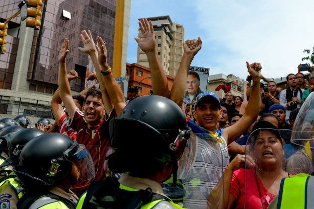 160518234002_caracas_protests_624x415_ge