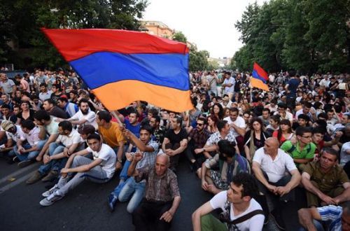 1435228190_Armeniya_protesti2015.jpg