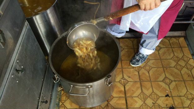 151112144002_rosenberg_syria_base_food_6