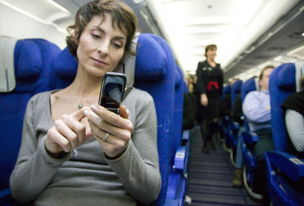 Mobile_phone_on_board_og_plane_aircraft.