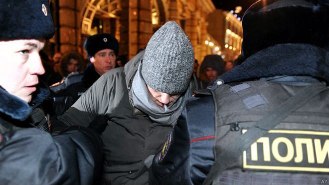 141230174450_navalny_caught_624x351_ap.j